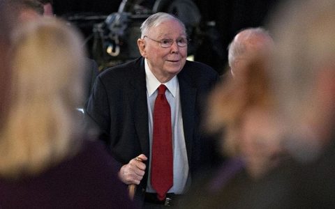 比起用AI复活查理·芒格，硅谷还有哪些“长生不老之术”？比如，换血？
